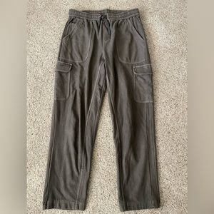 Athleta deep olive green Farallon cargo crop pants size 4